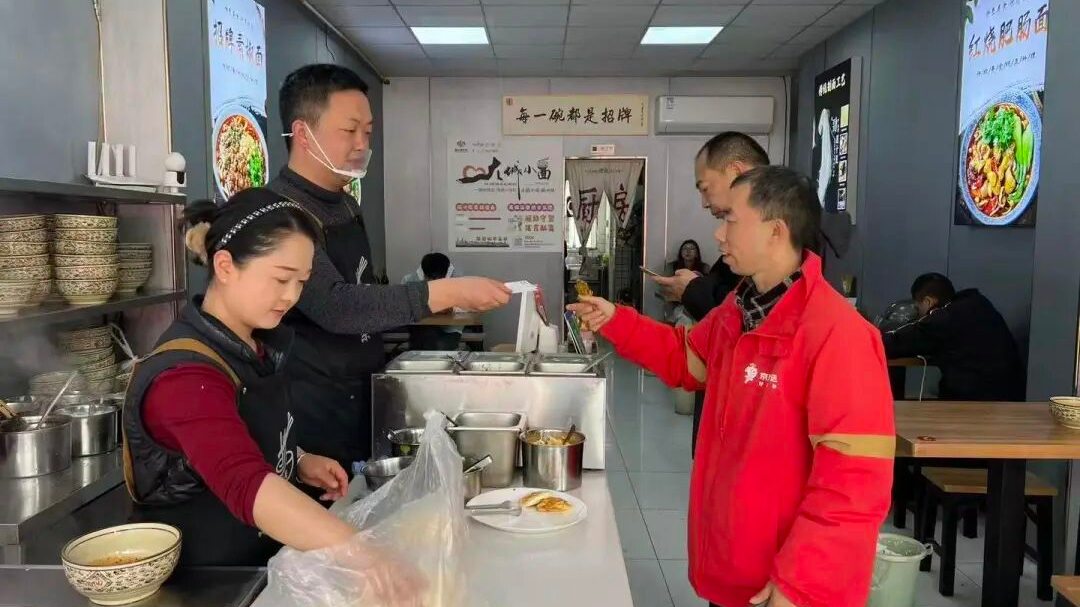 成都这家面馆，悄悄送出上万个免费煎蛋！