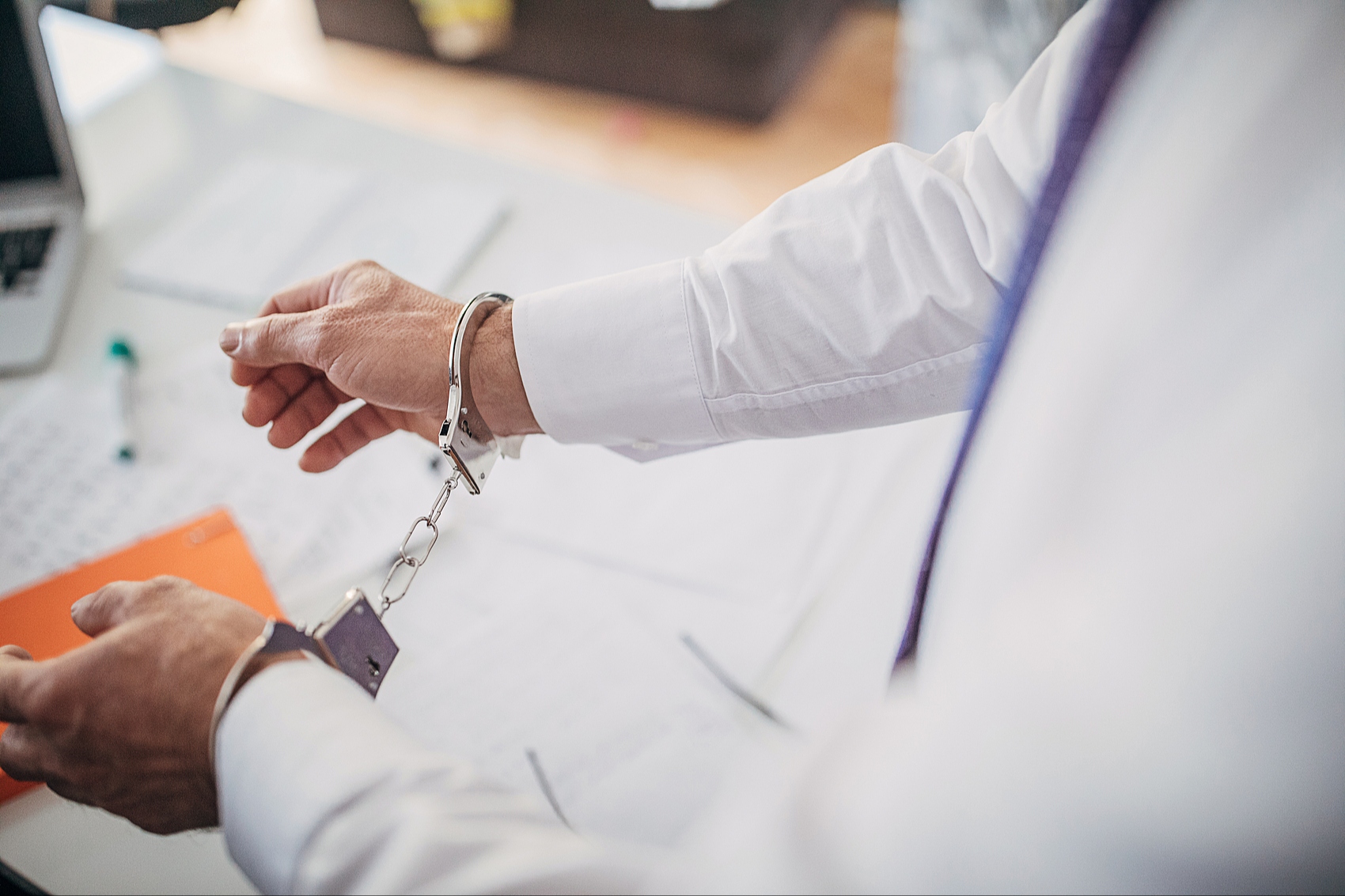 企图用国家秘密换绿卡 出境前被当场抓获 国安部最新披露！