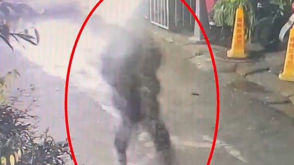 视频 |  “埋起头就冲在最前面！”成都辅警火场逆行背出八旬老人