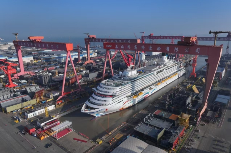 第二艘国产大型邮轮完成坞内起浮
