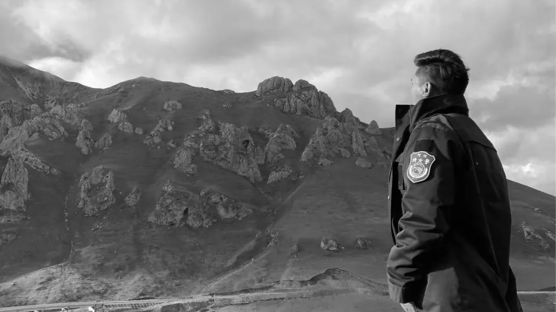 痛心！四川民警额旺格拉抓捕命案逃犯时壮烈牺牲，年仅37岁