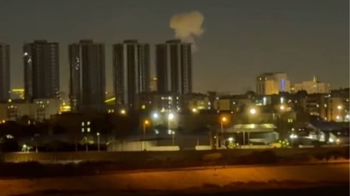 美国驻伊拉克大使馆遭袭起火