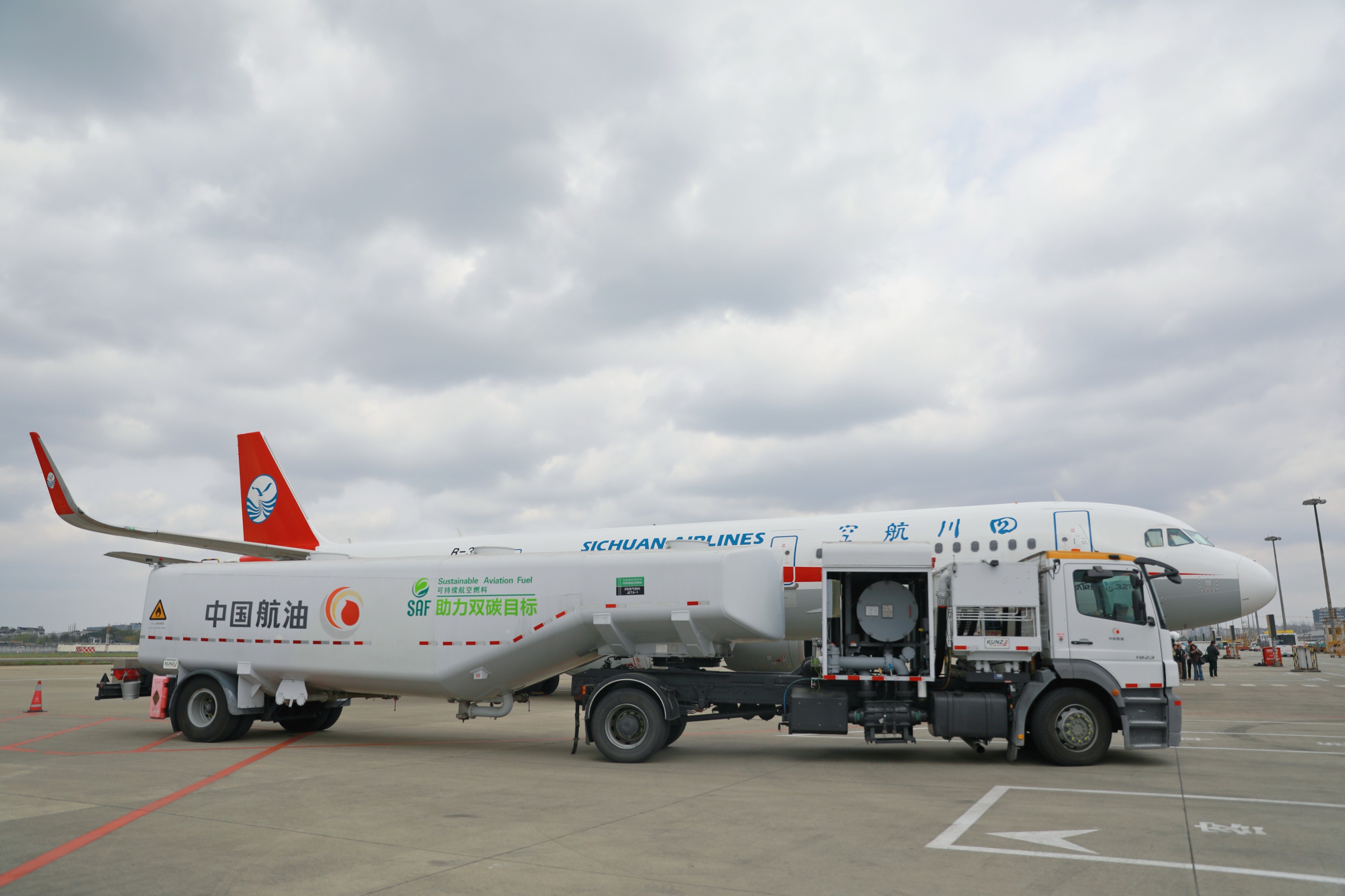 四川航空携手多方推进SAF减排权益商用 引领低碳征程