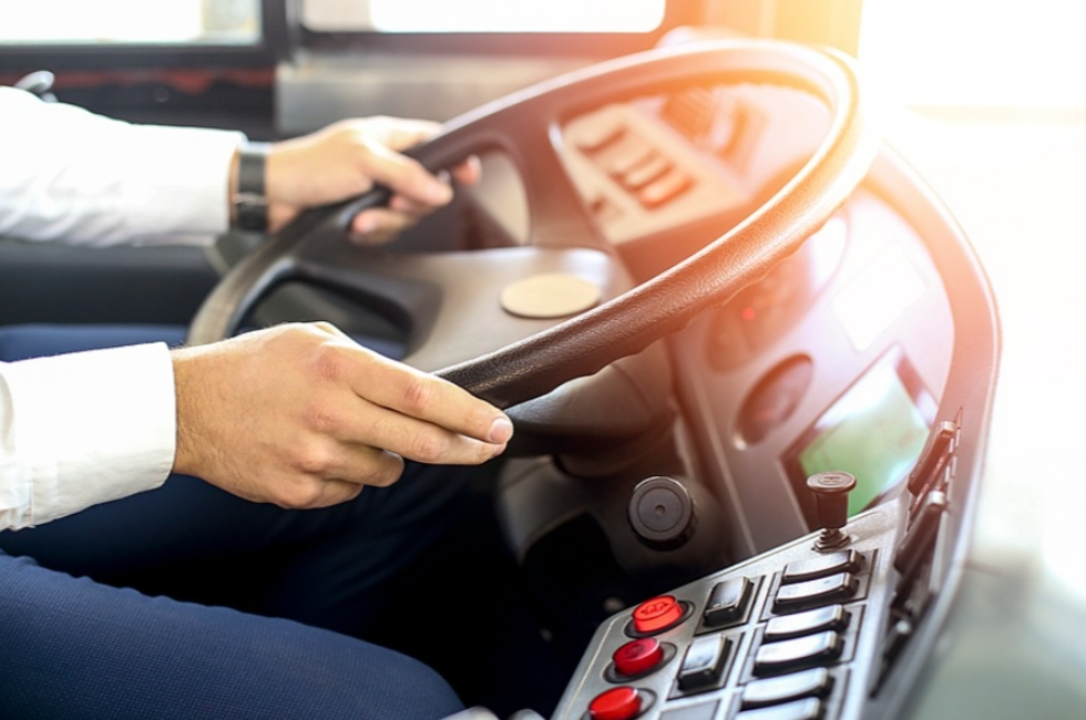 道路运输从业人员年龄上限今起放宽至63岁