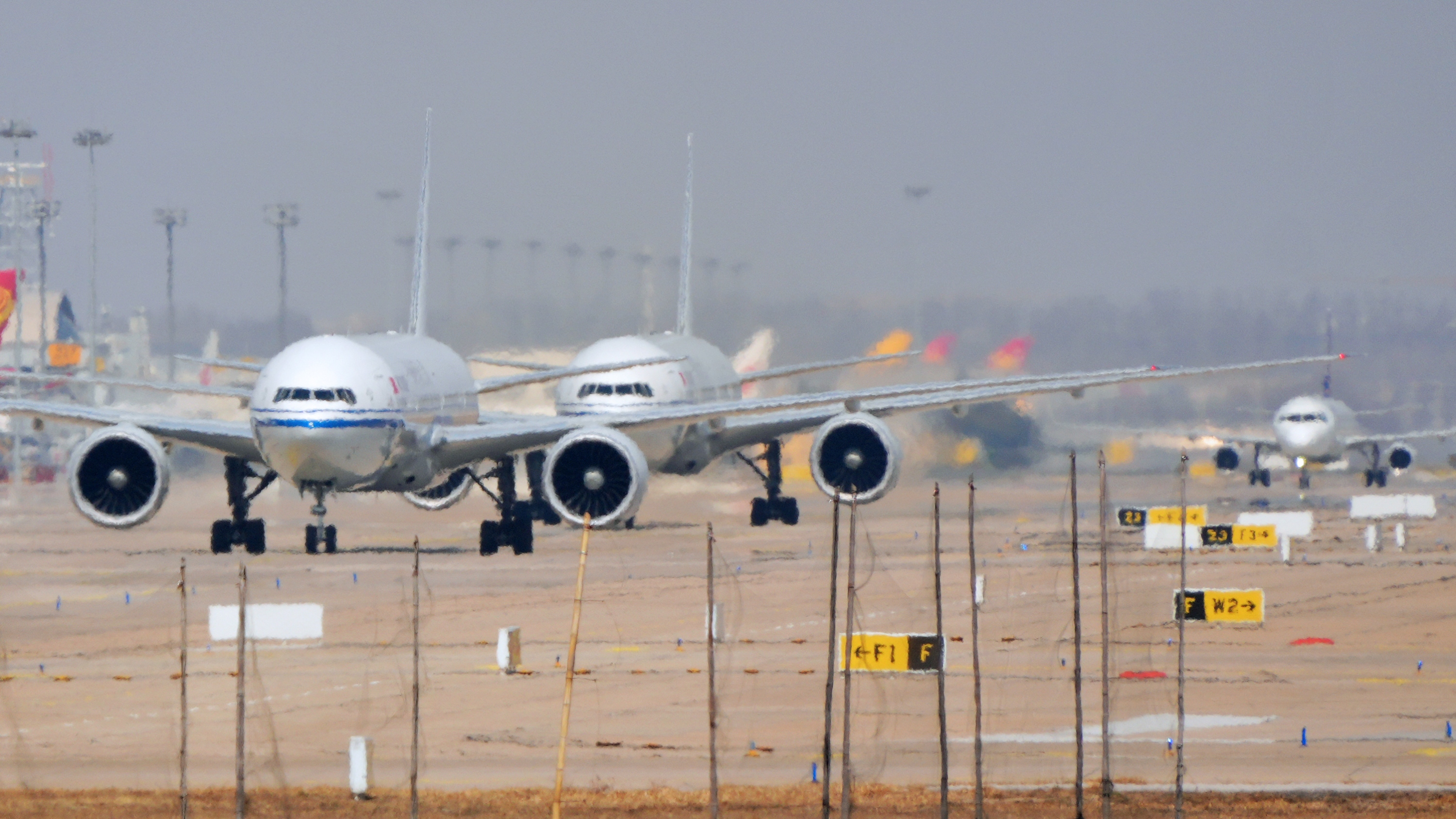 多家航空公司推出票价波动免费退票政策 机票买贵了可免费退