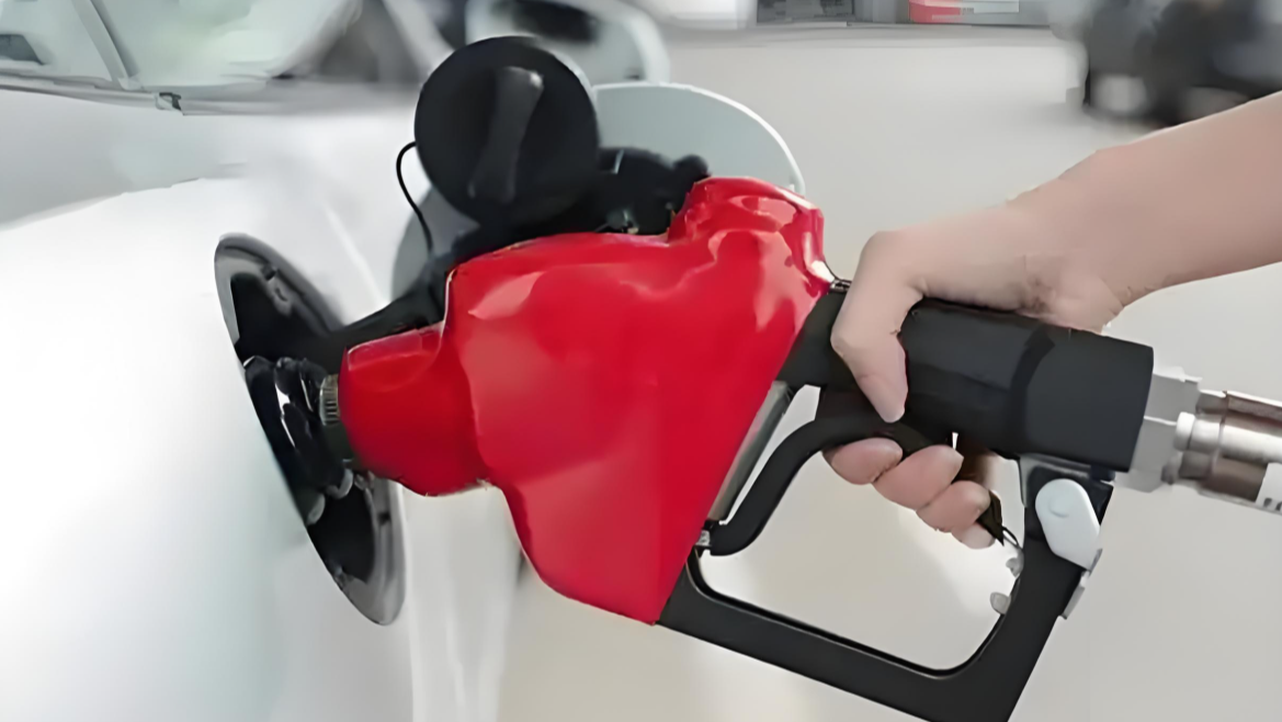 国家发展改革委对国内成品油价格采取临时调控措施