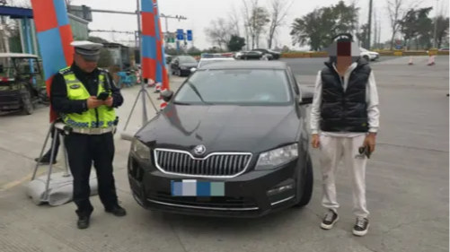 成都交警曝光两起“无证”驾驶典型案例 其中一人第六次被查