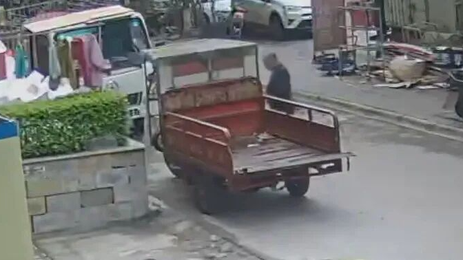 三轮车被盗，茶楼现金被顺、深夜拉车门盗窃，成都公安破获多起盗窃案件