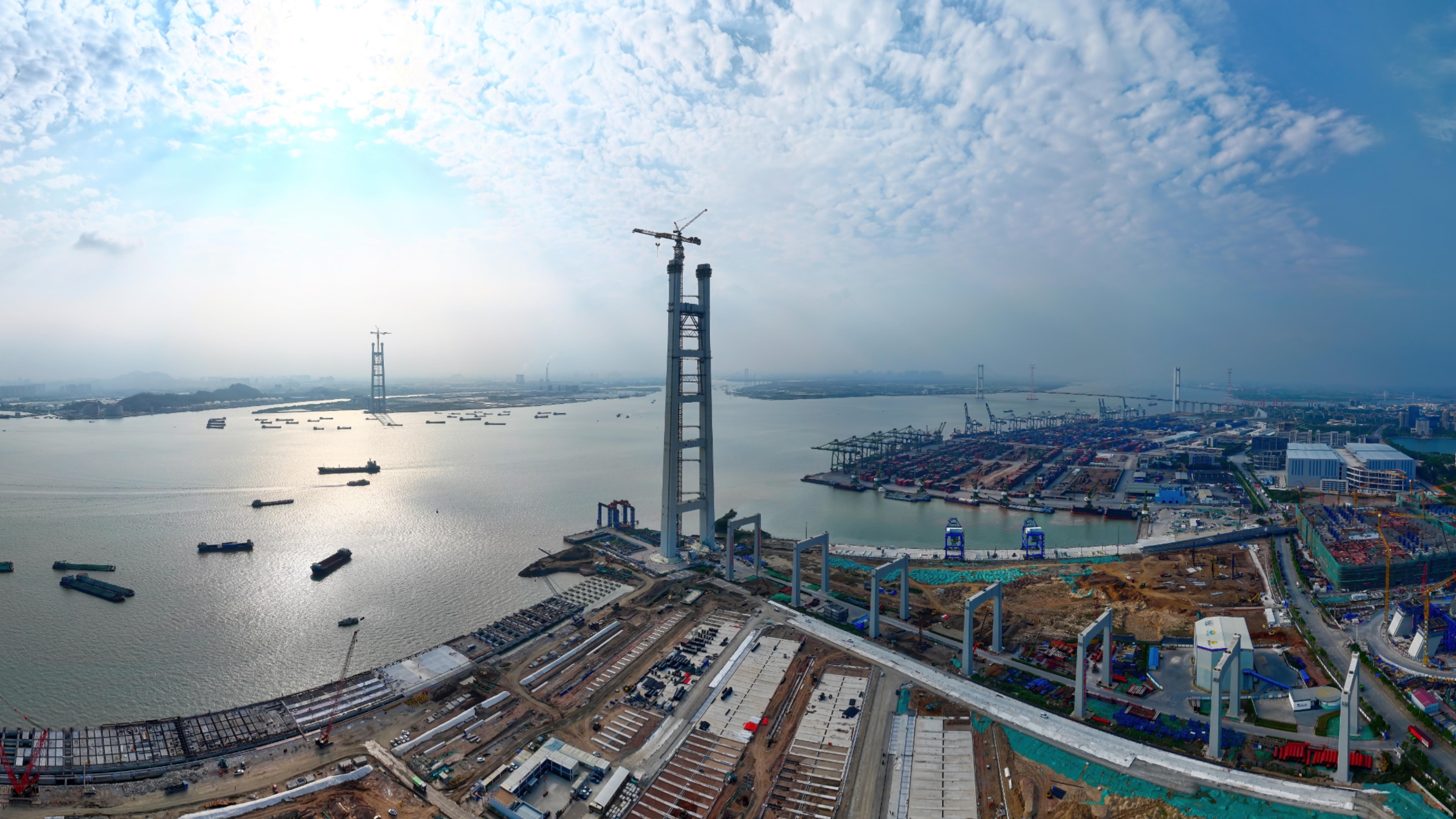 世界最大跨径双层悬索桥狮子洋大桥主塔封顶