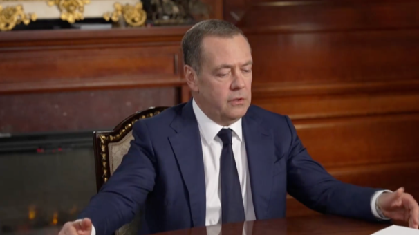 梅德韦杰夫：美国打击伊朗是“严重战略错误”