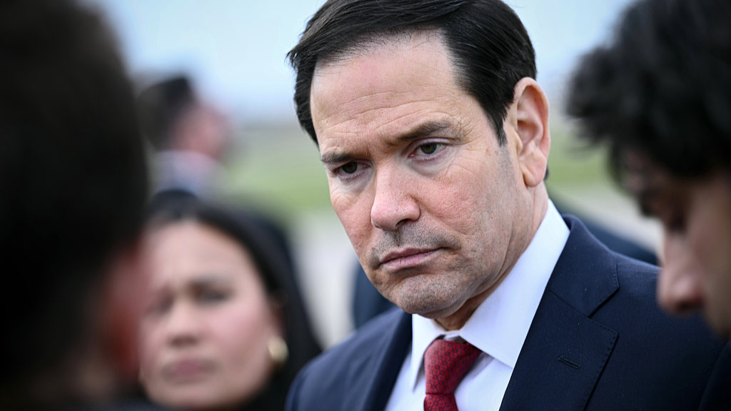 美国务卿：绝不允许伊朗永久控制霍尔木兹海峡