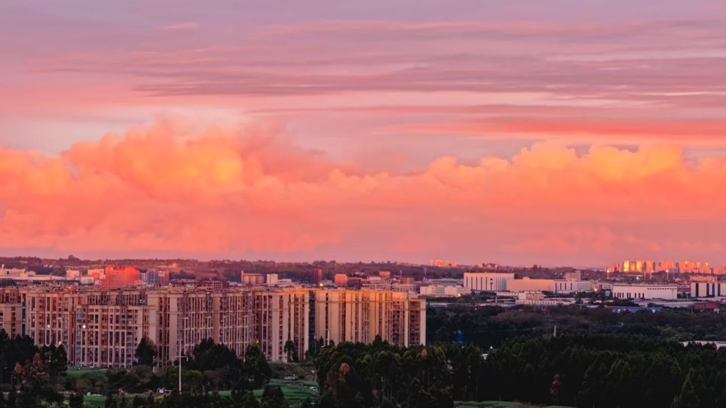雨过天晴！成都绝美日出准时“上班”了 