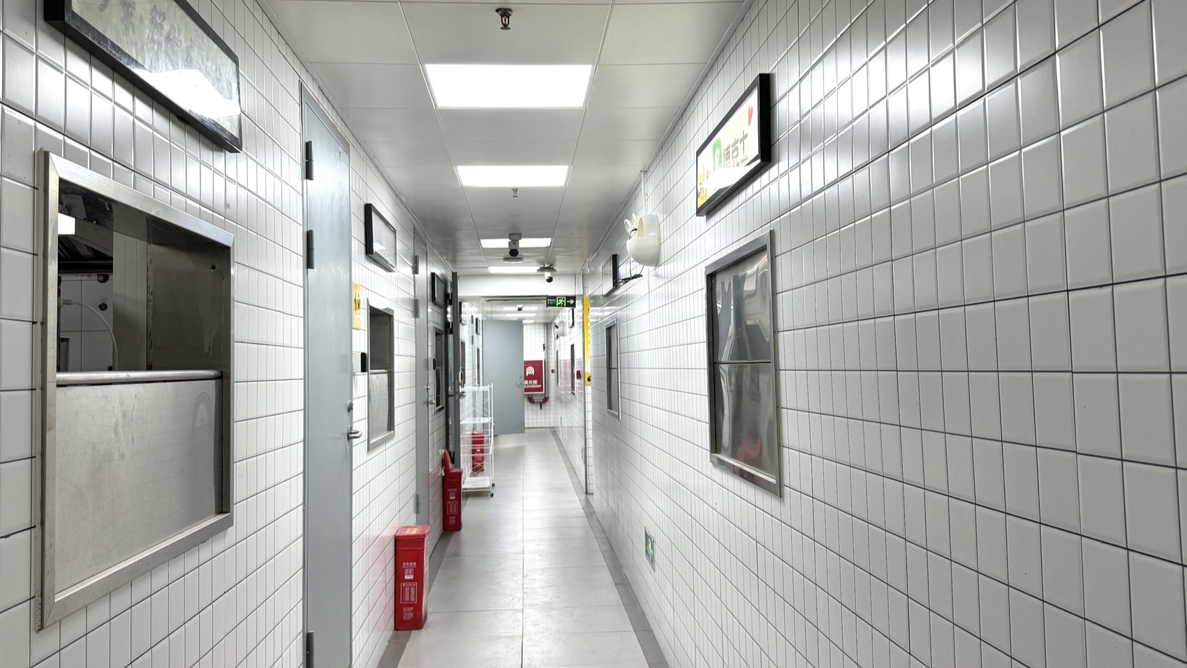 点外卖告别开“盲盒” 探访四川首家集中式外卖厨房