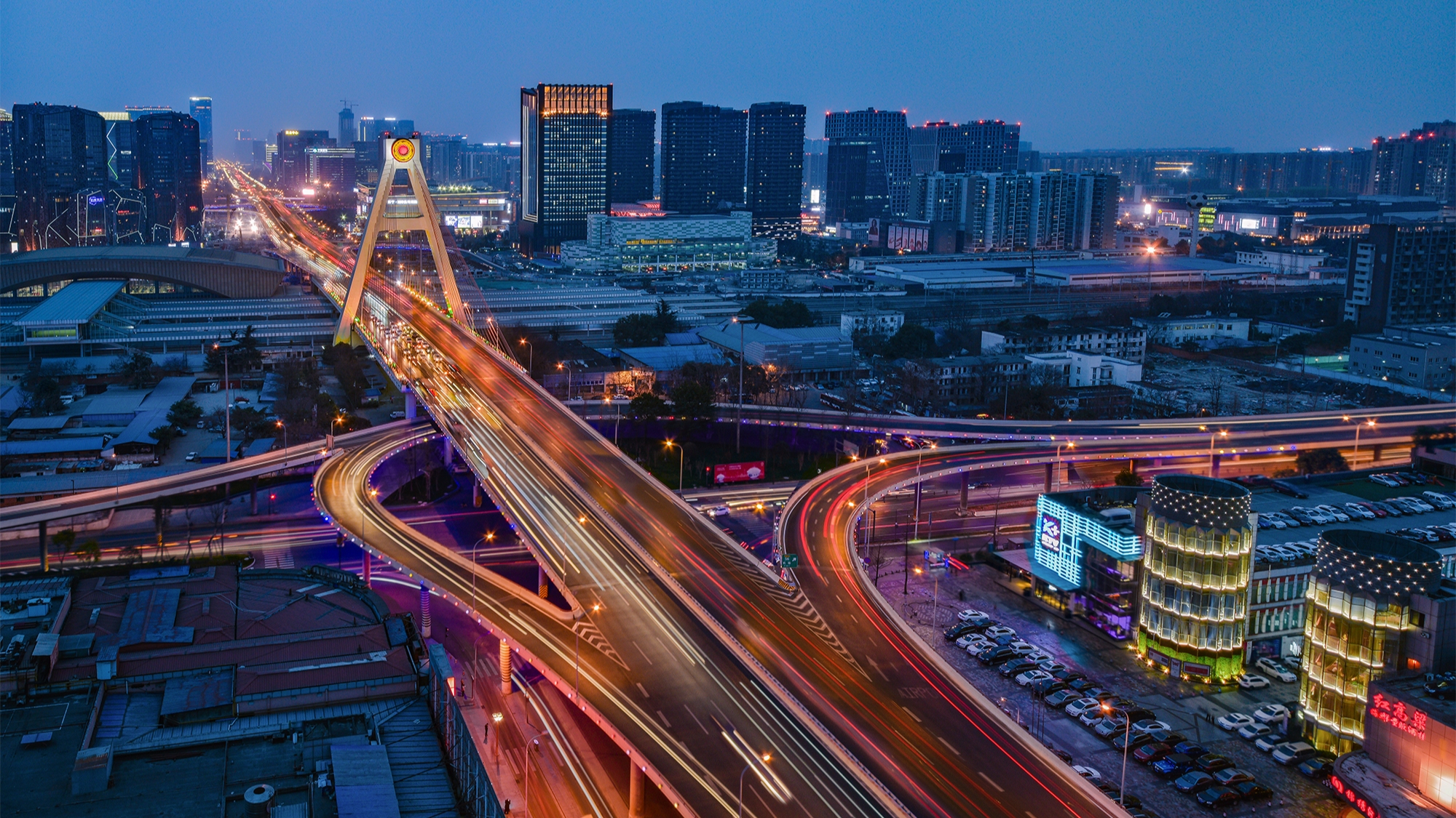 中国改革报：成都率先构建“网约车司机一类事”服务场景