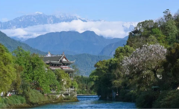 都江堰、青城山前山景区今日达客流预警 线上售票已暂停