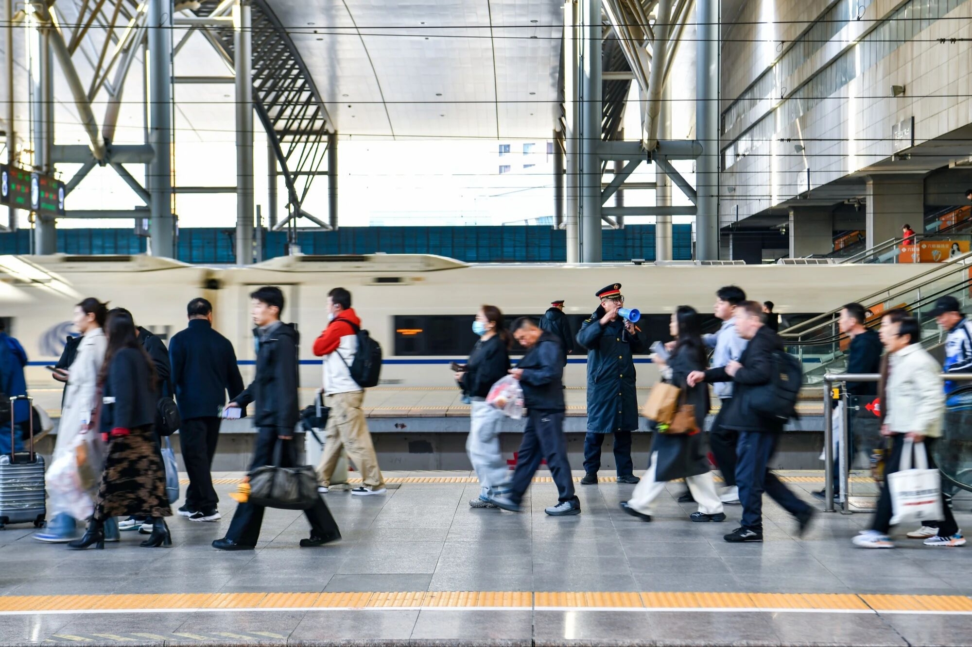 清明假期首日铁路预计发送旅客2190万人次 成都跻身热门出发到达城市