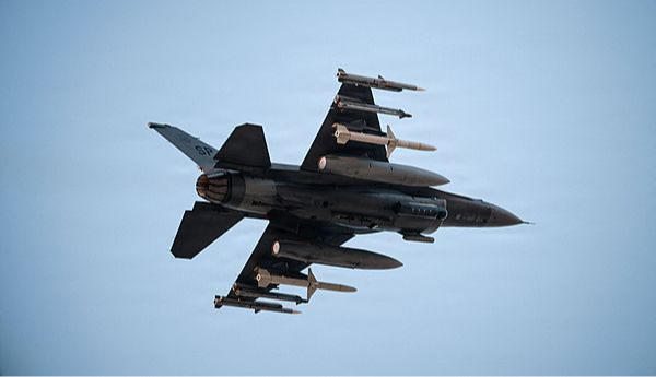 美官员：失踪美军飞行员已被找到 营救行动仍在进行