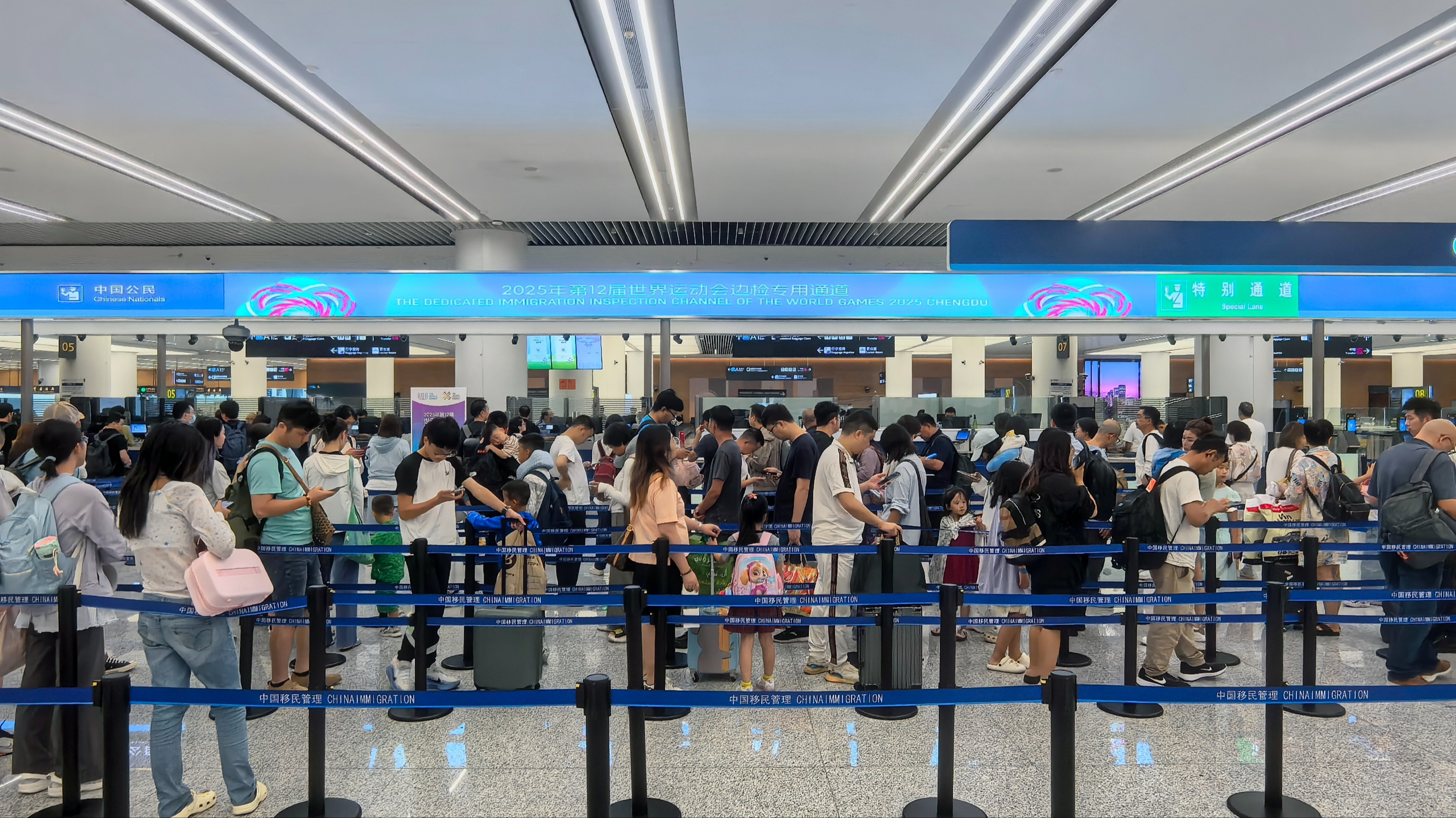 清明假期全国口岸日均出入境人员226万人次