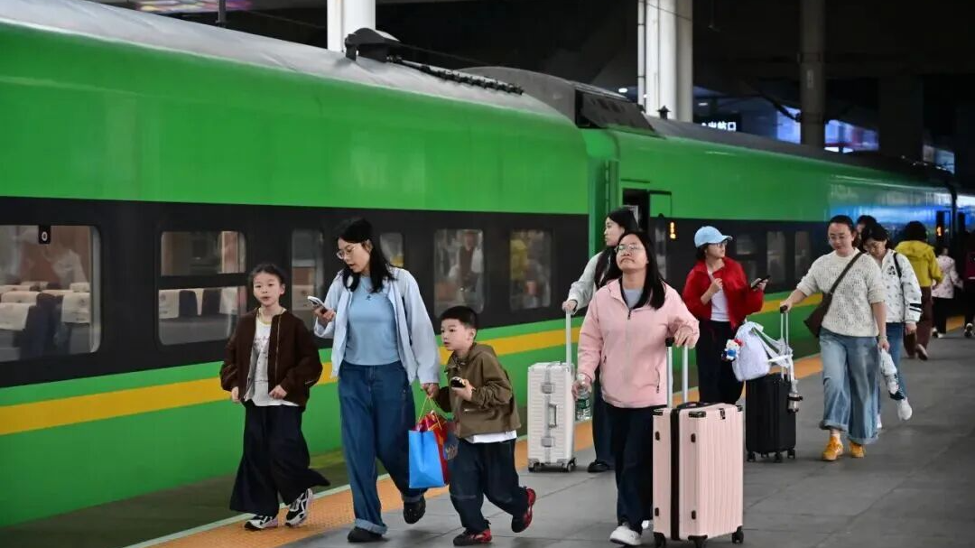 春假清明假期，成都局累计发送旅客1281.5万人次