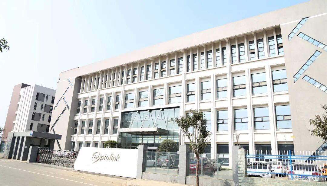 新易盛股价再创新高！成都首家5000亿元市值上市公司诞生