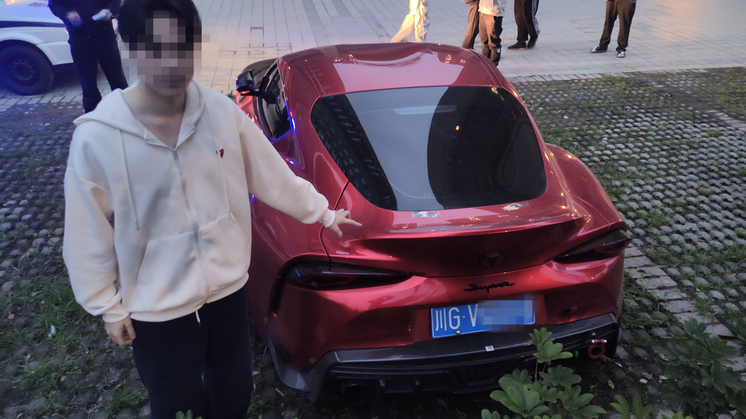 成都交警曝光“飙车炸街”典型案例 2名驾驶人被依法行政拘留