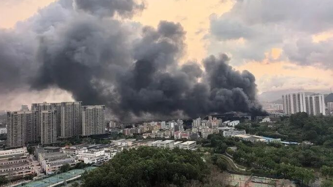 比亚迪深圳坪山工厂出现火情，官方通报：火势已扑灭，无人员伤亡