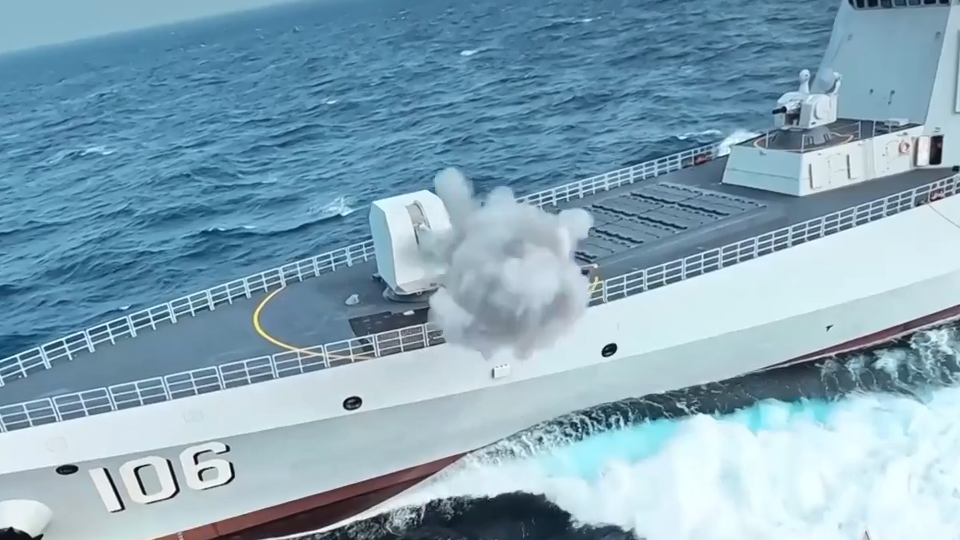 护航东风五号试射 我国导弹驱逐舰首次亮相太平洋