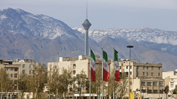 伊朗最高领袖：伊朗海军已准备好给敌方“新的惨败”