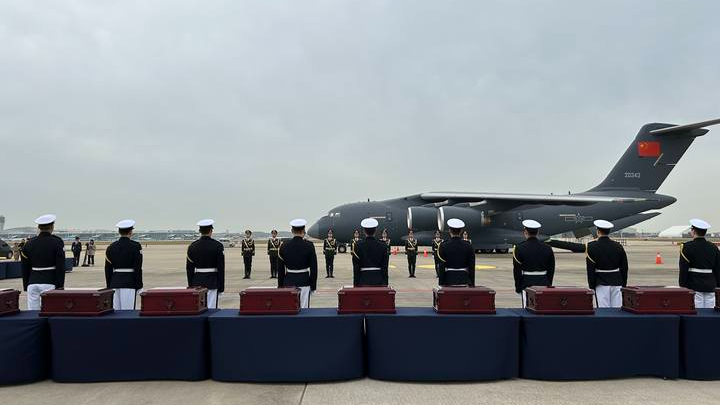 第十三批在韩中国人民志愿军烈士遗骸交接仪式在韩国仁川国际机场举行