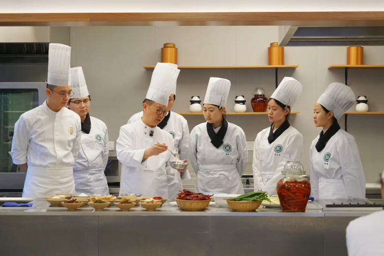 350FE720-EEBE-474A-819A-5FEA80E6F101