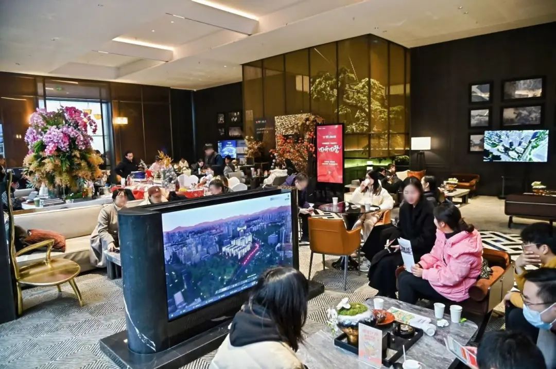 越秀·天悦云萃Ⅱ期售楼部实拍图.jpg