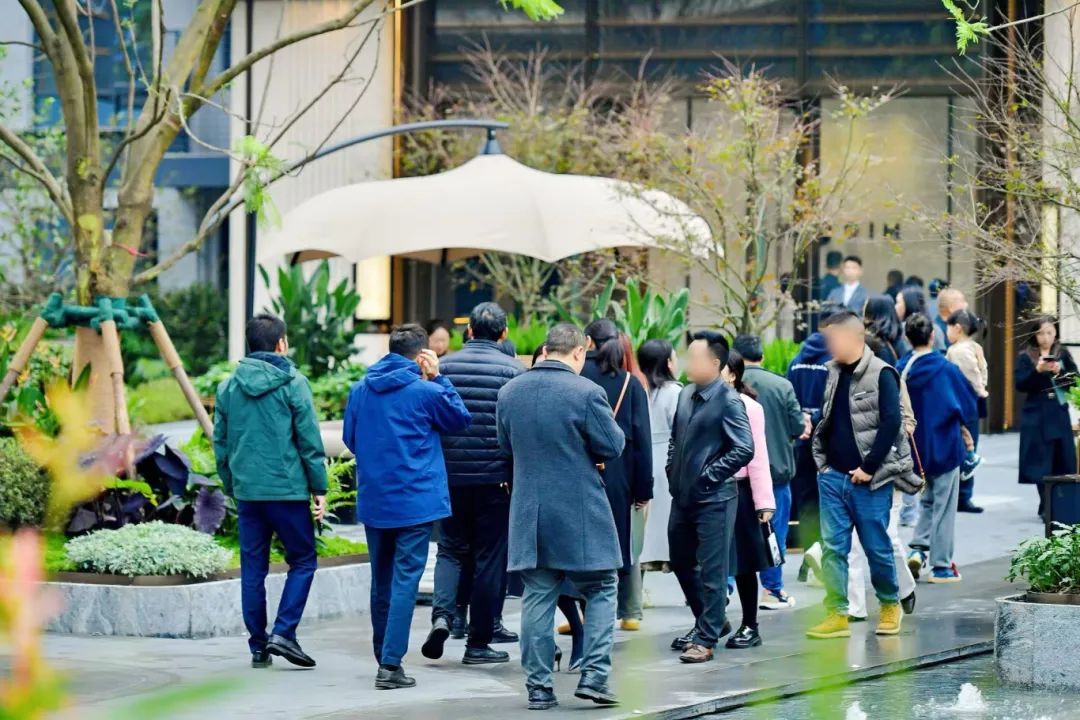 保利·花照天珺示范区现场实拍图.jpg
