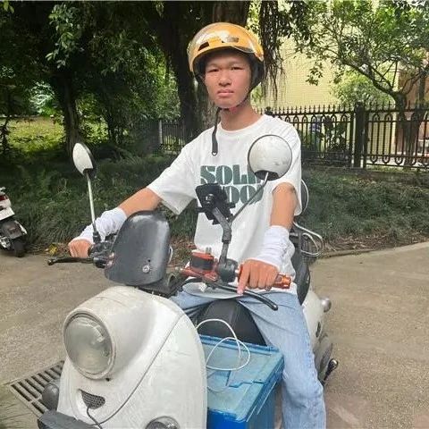 五星好评！你的外卖小哥送餐途中顺便灭了个火……