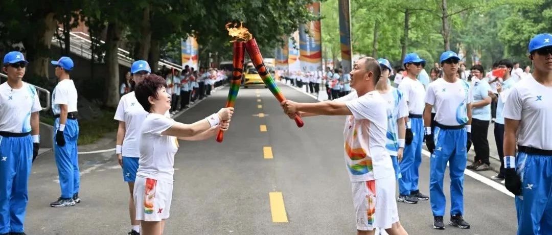 “蓉火”成都传递，温江教师桑成，第65棒！