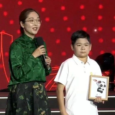 “温江造”衍纸版蓉宝亮相“迎大运·我为城市文明代言”主题活动