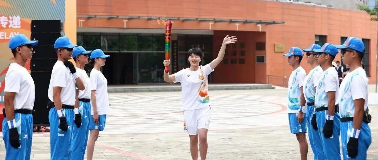 成都大运会开幕式火炬手杨旭：更坚定了我为中国体育事业奋斗的信心和决心