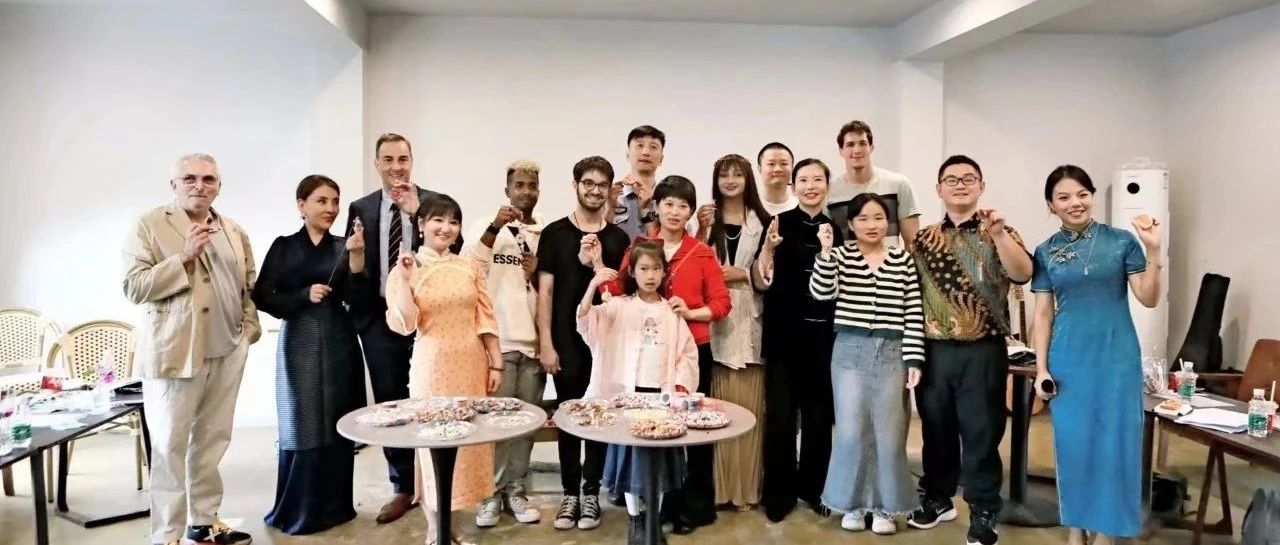 温江一家亲！中外市民沉浸式体验“中秋味”→