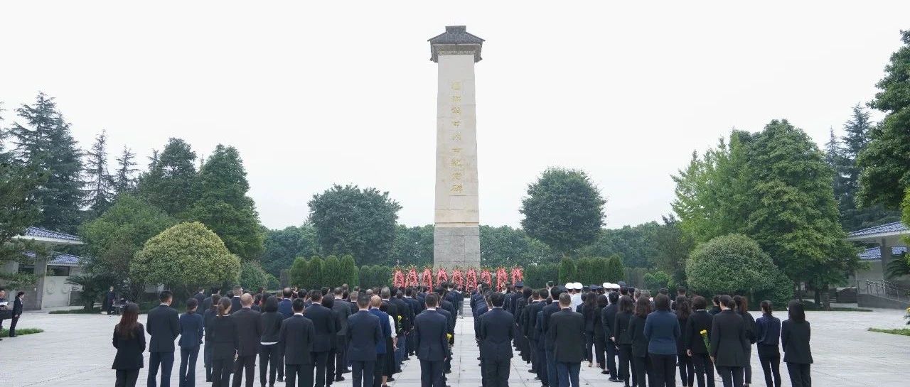 我区隆重举行向人民英雄敬献花篮仪式