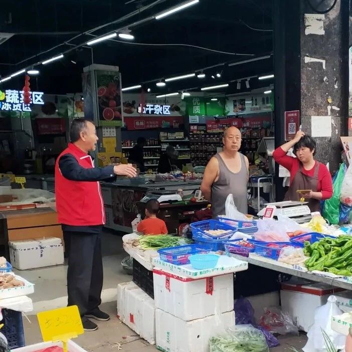 温江一家亲！这个小区有位热心的喻大爷→