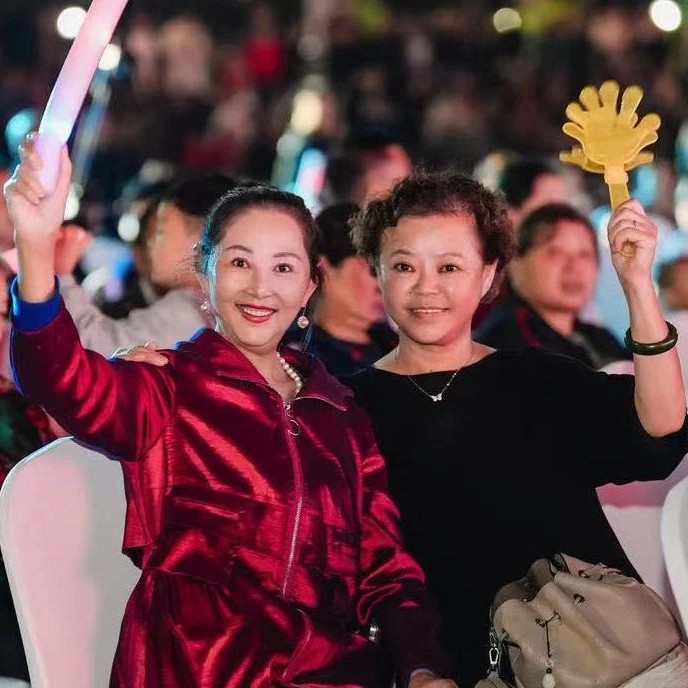 相聚温江·乐享银龄！温江区老年节文艺晚会暨风采大赛颁奖晚会举行