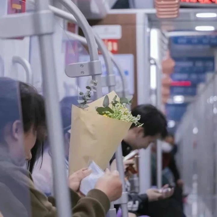 禁止外放电子设备……下月起，在成都坐地铁有变化→