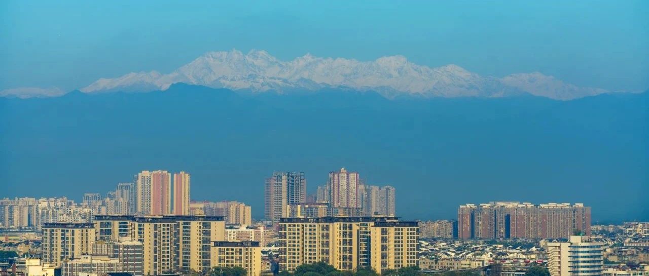 日出＋雪山！今天的温江你爱了吗？