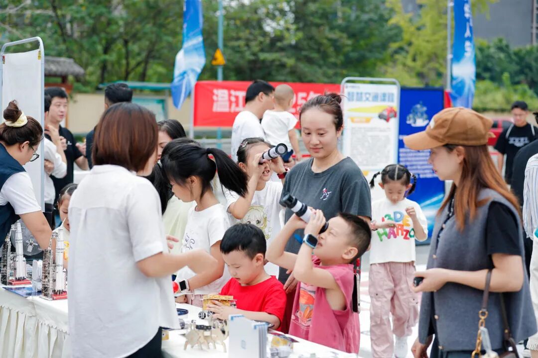 参观2.JPG