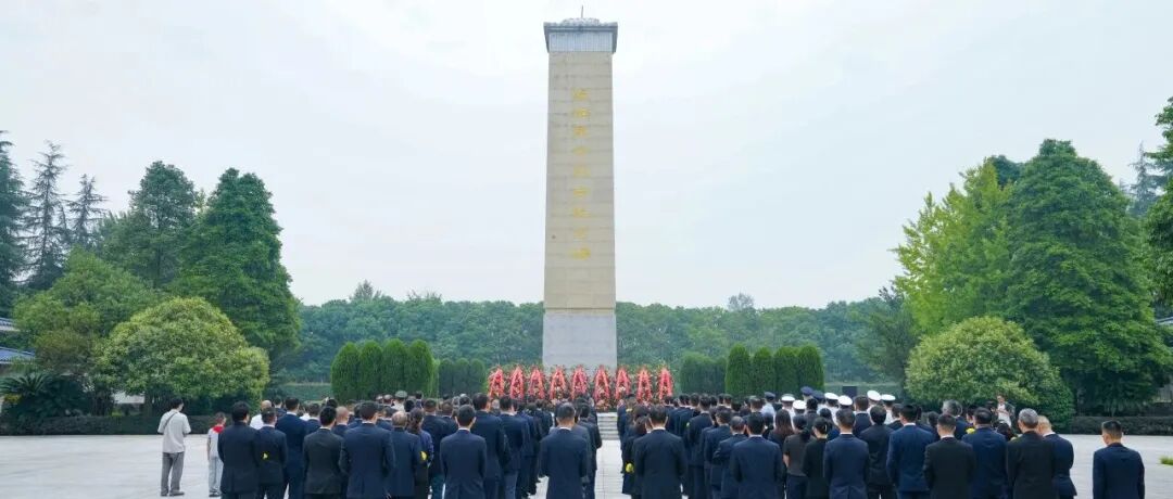 我区隆重举行向人民英雄敬献花篮仪式