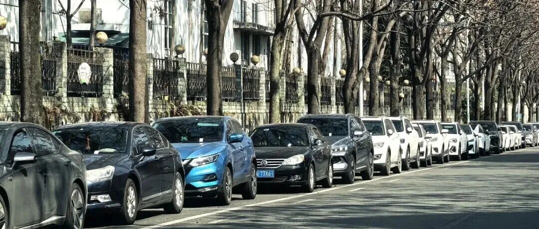 春节期间，温江路边临时停车泊位免费