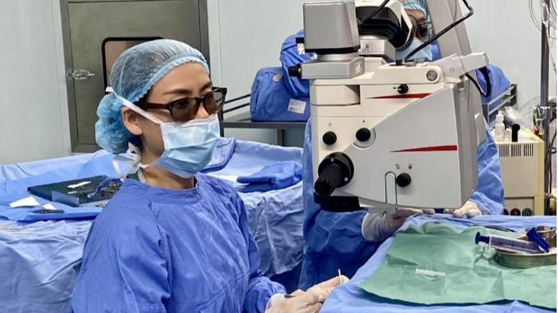 市五医院眼科成功开展首例3D 可视化白内障手术