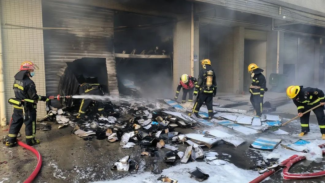 一厂房复工燃放“开门炮”，不料引发火灾！