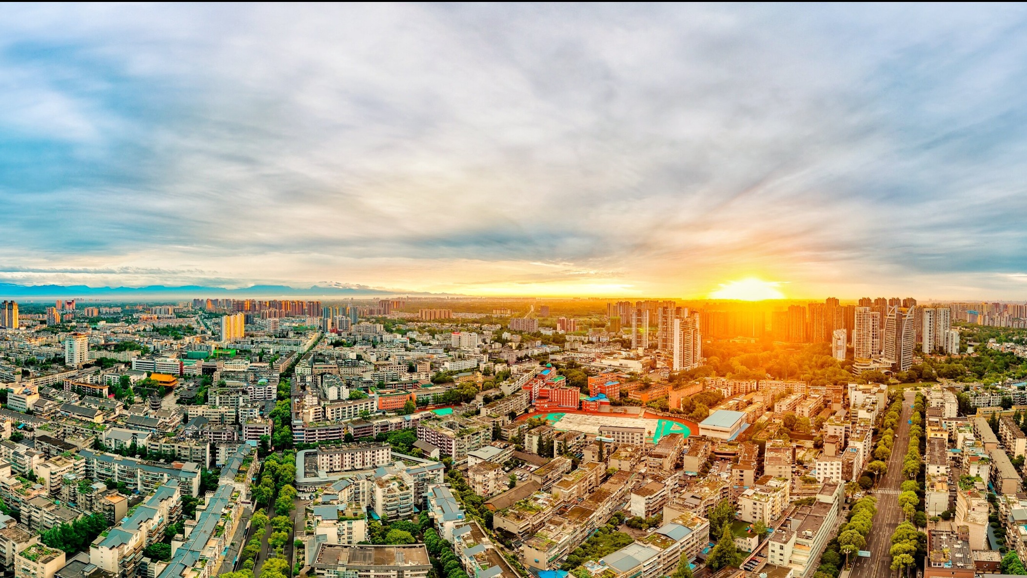 雨后温江“多巴胺”日出刷屏  张张都能做壁纸→