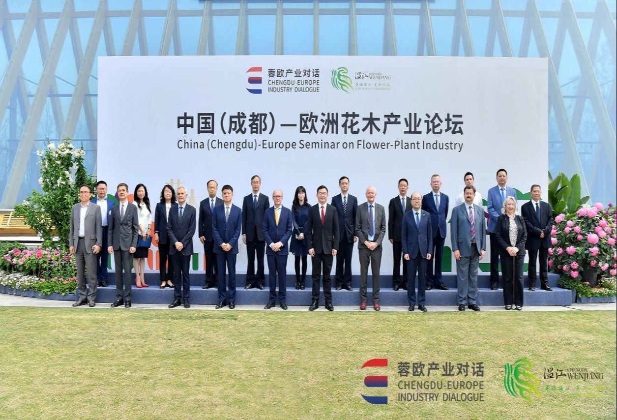 Building Bridge for International Cooperation on Vocational Education外事搭“云”桥  助力职业教育国际合作