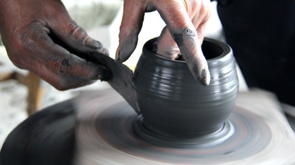 天府融媒看大运丨荥经砂器烧制技艺将亮相大运会艺术展